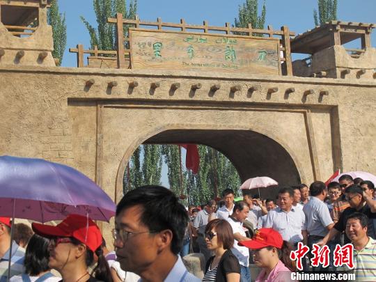 新疆麦盖提旅游景区开园 主打"刀郎文化"牌