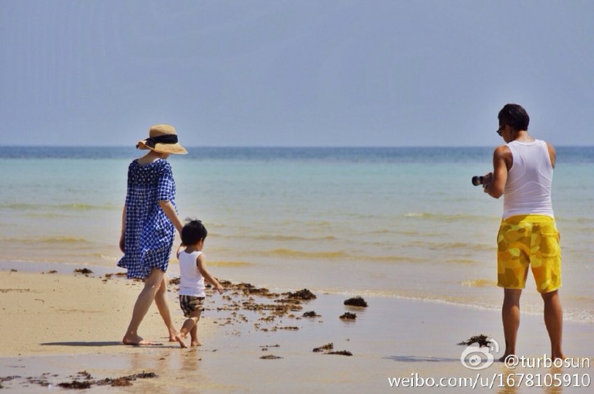 孙俪晒大肚照为邓超庆生 儿子罕见正面照曝光