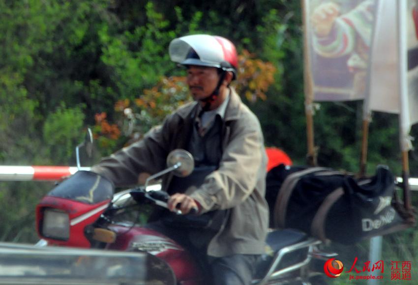 刘德华在江西高速骑摩托车被逮?其实是演戏呢