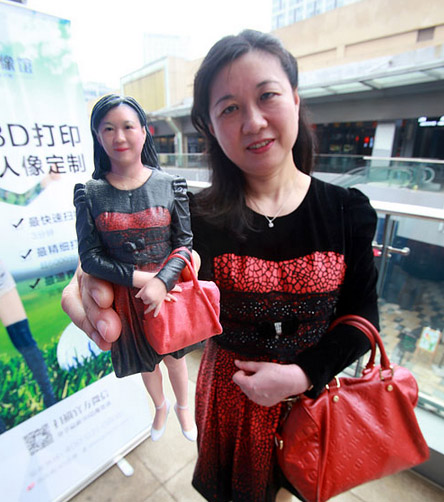 南昌一市民给母亲制作3D蜡像作为母亲节礼物