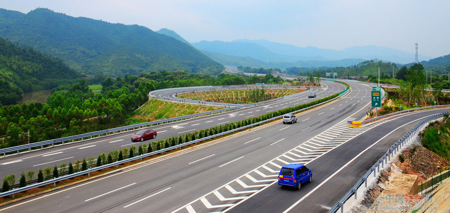 大广高速(全南段)建成通车。