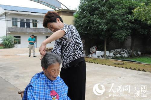 陈文芬:敬老院的家长 18年从未乱用一分钱--江