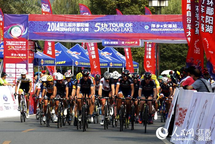 第五届环鄱阳湖国际自行车大赛首站萍乡鸣枪