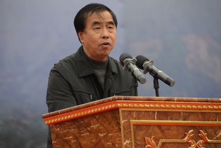 抚州市副市长魏建新在万人品橘开幕式上讲话
2014中国·南丰“万人品橘”11月9日上午开幕。图为抚州市副市长魏建新在万人品橘开幕式上讲话。