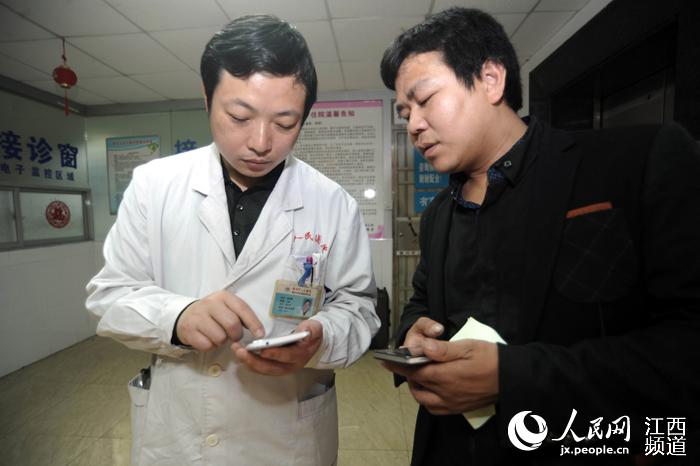 赣州市人民医院医生积极为连体女婴联系上海