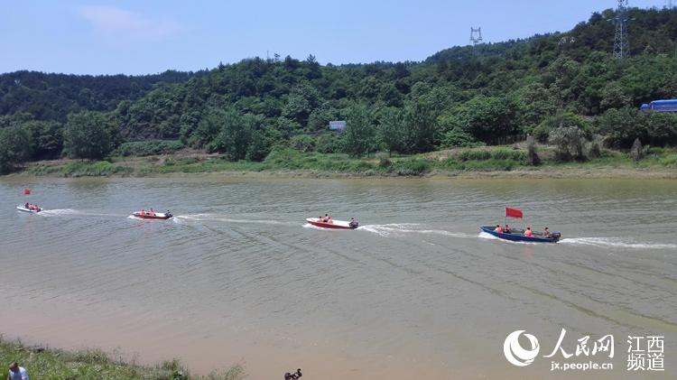 长江和鄱阳湖水位临近警戒 将24小时驻堤值守