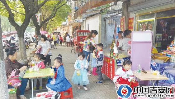 吉安简易早餐店及路边摊点占据早餐市场半壁