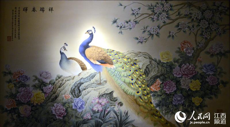 外媒记者点赞南昌瓷板画:油画的笔触 中国的神
