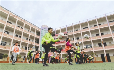 乐平市中小学校足球运动日益风靡