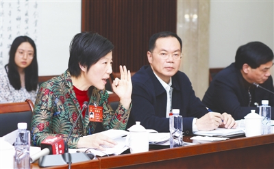 3月8日,全国人大代表刘三秋结合自己工作实际就社会养老等方面的