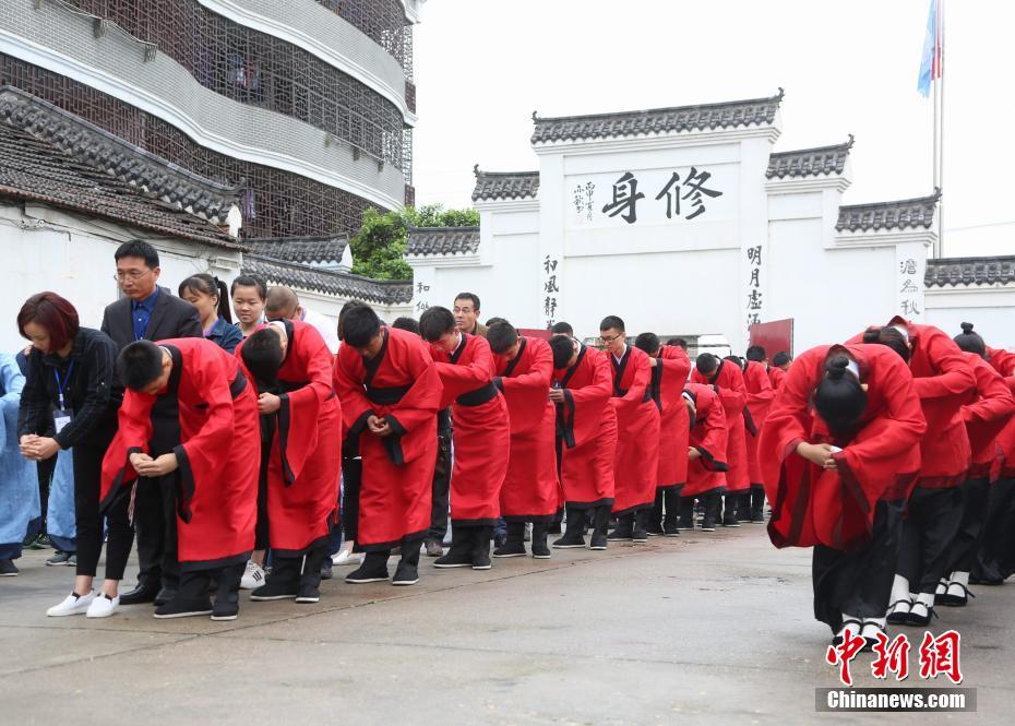 江西豫章书院举行传统成人礼 承担责任体会感恩