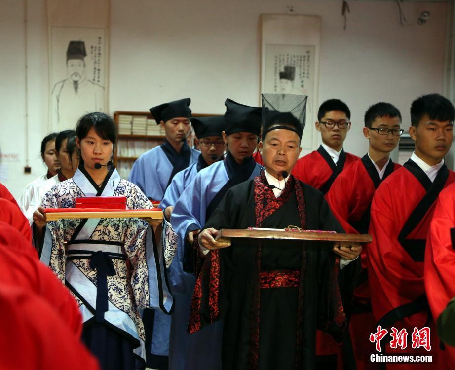 江西豫章书院举行传统成人礼 承担责任体会感恩