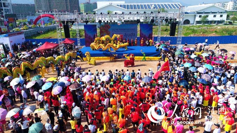 赛龙舟、包粽子 江西芦溪举行首届端午龙舟文化旅游节