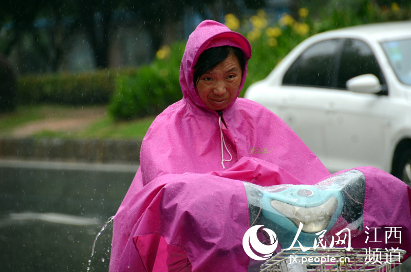 江西多地遭遇入汛最强降雨 气象部门发布暴雨黄色预警