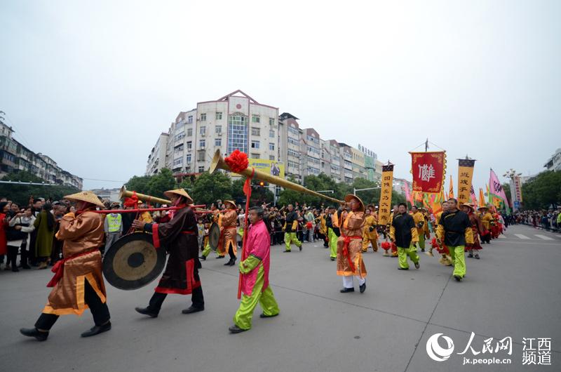 高清图:江西南丰蜜橘文化旅游节举行踩街活动