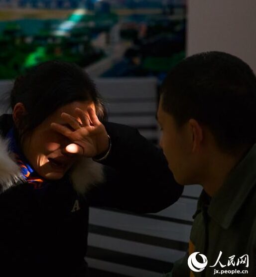 江西省未管所在江西监狱系统首创零距离、圆桌式的“亲情帮教会见”，符合条件的未成年犯可以与父母零距离会见。