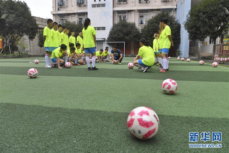 大专学校可以踢足球吗,大专学校