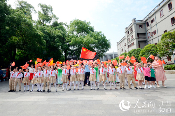 高清图：童声“唱响”南昌八一起义纪念馆