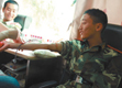 生死抉择 军人本色李超（上图右）是江西丰城人，2008年12月入伍，2010年底退伍。[详细]