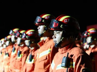 江西520名消防指戰員增援鄱陽