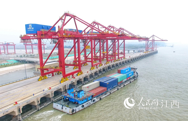 九江紅光國際港正式開港運營。（付洪攝）