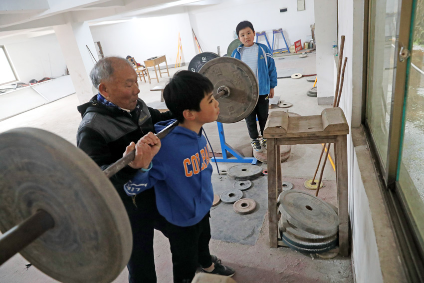 2020年12月16日，這個木制的后蹲架是徐偉民當年親手制作的，如今還在使用。