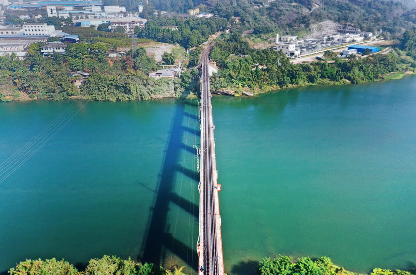 永安鐵路大橋航拍。（李攀 攝）