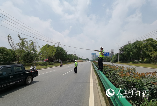 ����ϵ��ֳ����������оٳ���1��Сʱ����֤��ͨ�ĳ�ͨ�����ϲ��й����ֽ�ͨ�����ֹ�ͼ��