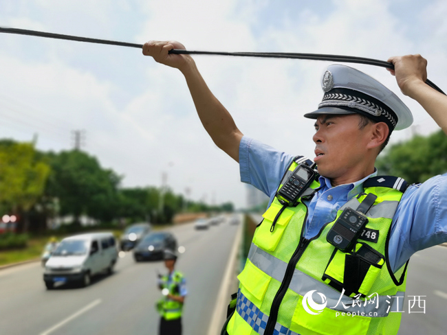 ����ϵ��ֳ����������оٳ���1��Сʱ����֤��ͨ�ĳ�ͨ�����ϲ��й����ֽ�ͨ�����ֹ�ͼ��