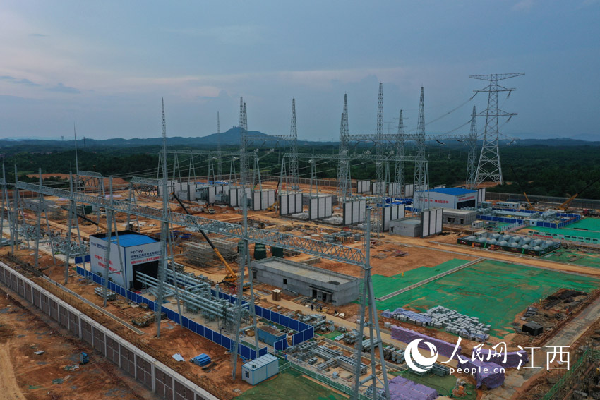 南昌1000千伏變電站新建工程施工現場。（樊哲平 攝）
