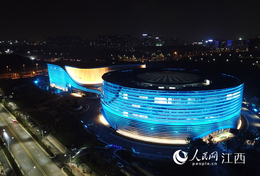 位於南昌紅谷灘區九龍湖的南昌市民中心施工已接近尾聲，下個月將投入使用。（曹波 攝） 