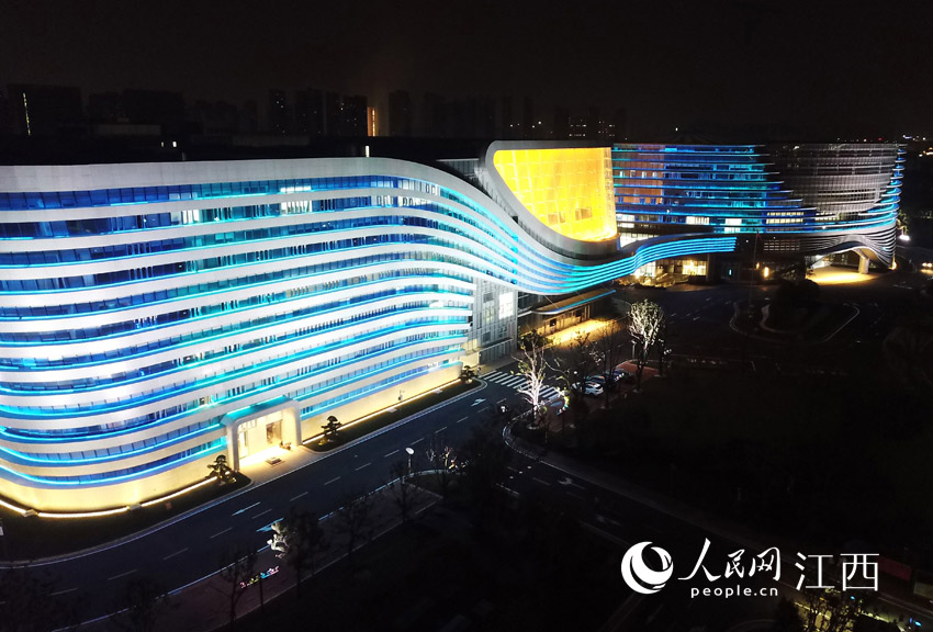 位於南昌紅谷灘區九龍湖的南昌市民中心施工已接近尾聲，下個月將投入使用。（曹波 攝） 