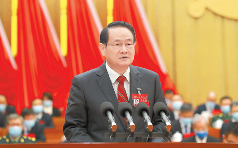 易煉紅同志代表中共江西省第十四屆委員會作報告