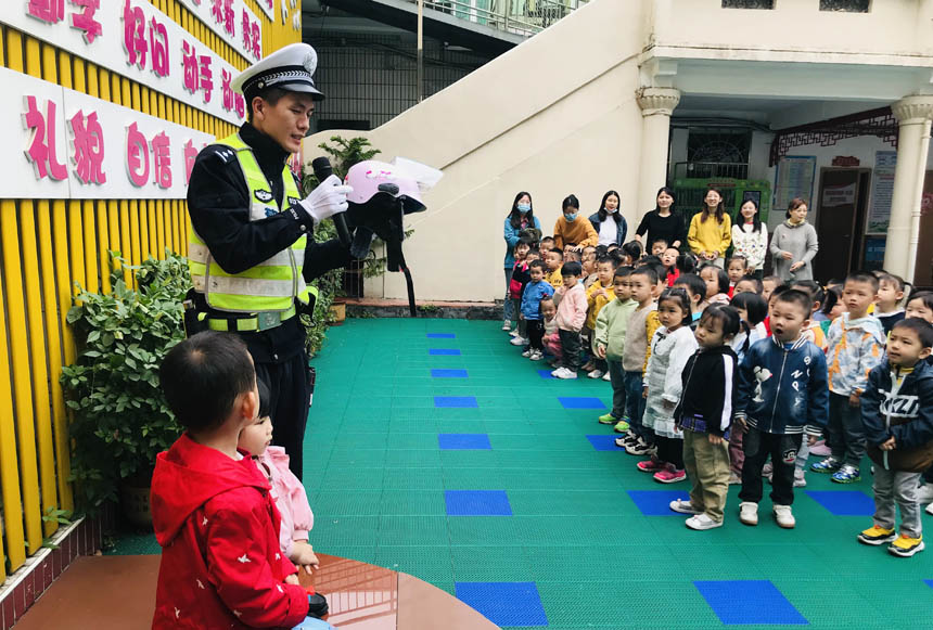 �ϲ�����·��һ�׶�԰��չ�綯���г���ͨ��ȫ�������н�������׶�԰��ͼ