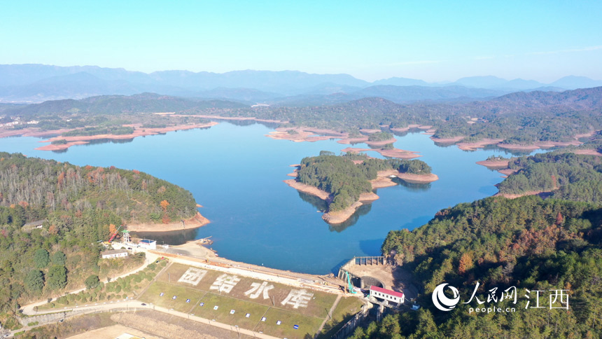宁都县团结水库建成后，能使70万人喝上“放心水” 。曾嵘峰摄  