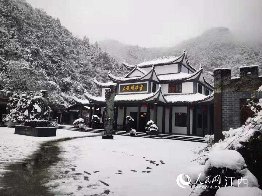 ѩ��Ĵ��ɽ�羰�������ڳ���