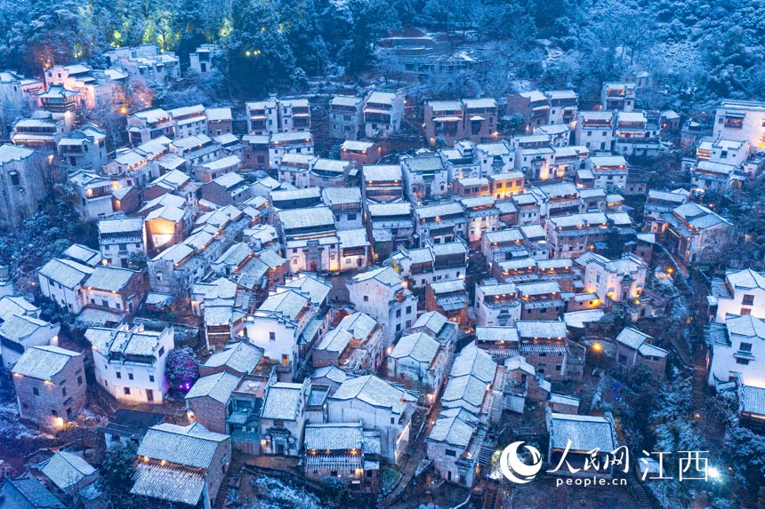 雪夜篁嶺。詹東華攝