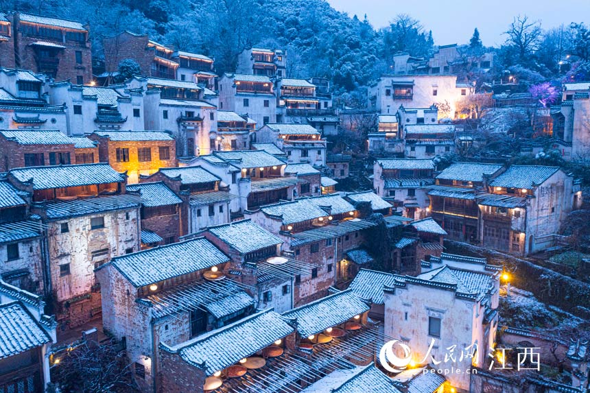 雪夜篁嶺。詹東華攝
