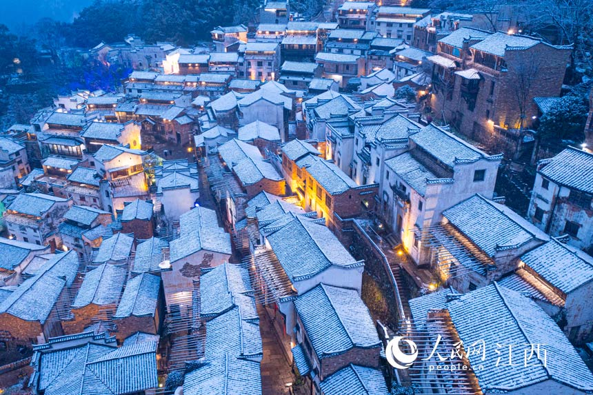 雪夜篁嶺。詹東華攝