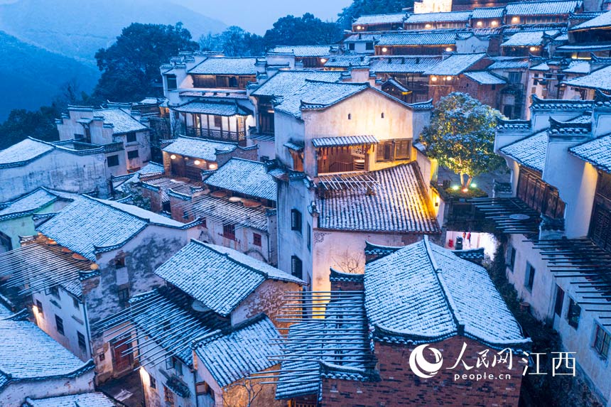 雪夜篁嶺。詹東華攝