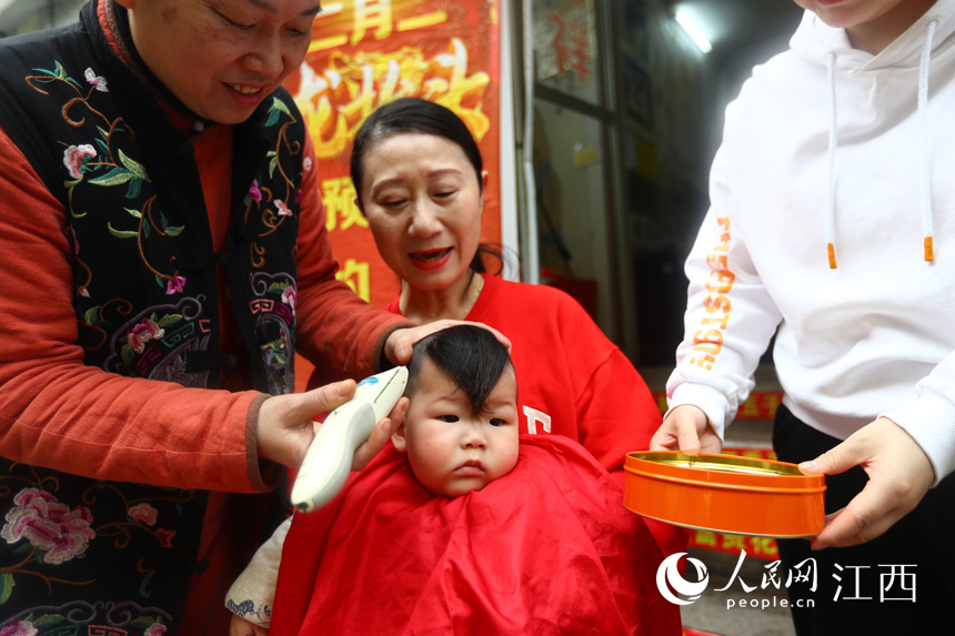 ũ�����¶����죬����ʦ���ڸ����������� ������ ʱ����