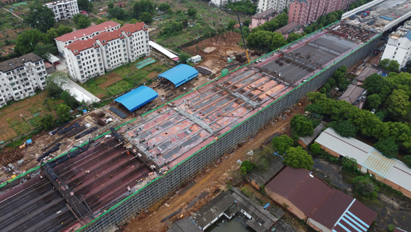 南昌南外環“胡子工程”五一假期不停工。盧忠寶攝