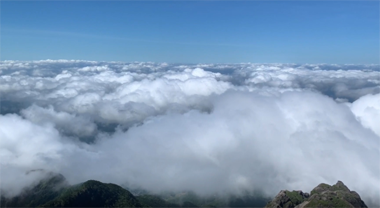 江西南豐軍峰山：雲山霧繞似仙境