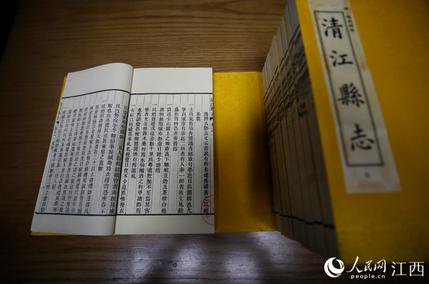 江西樟树《清江县志》中关于樟树万成酒固态发酵技艺的记载。丁波 摄