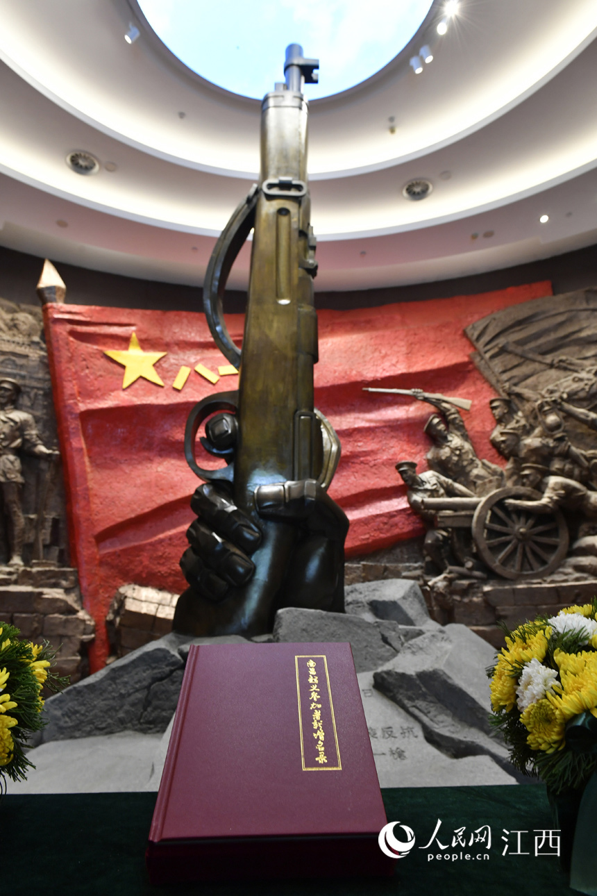 南昌起义参加者新增名录端放在南昌八一起义纪念馆内。 人民网 时雨摄