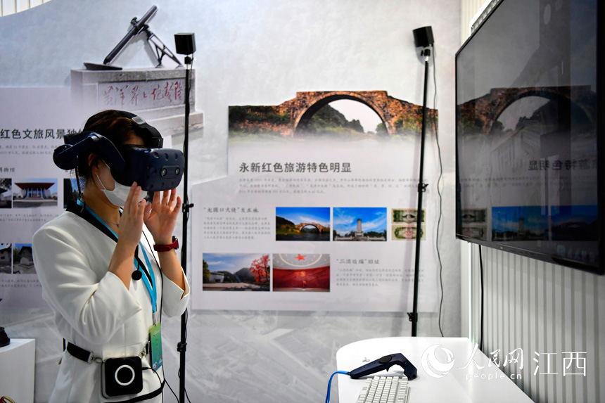 2022年首届江西文博会在上饶举行，全方位、多角度展示江西独特的文化魅力。 人民网 时雨摄