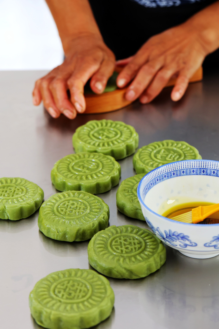 村民制作的中秋米粿月餅。