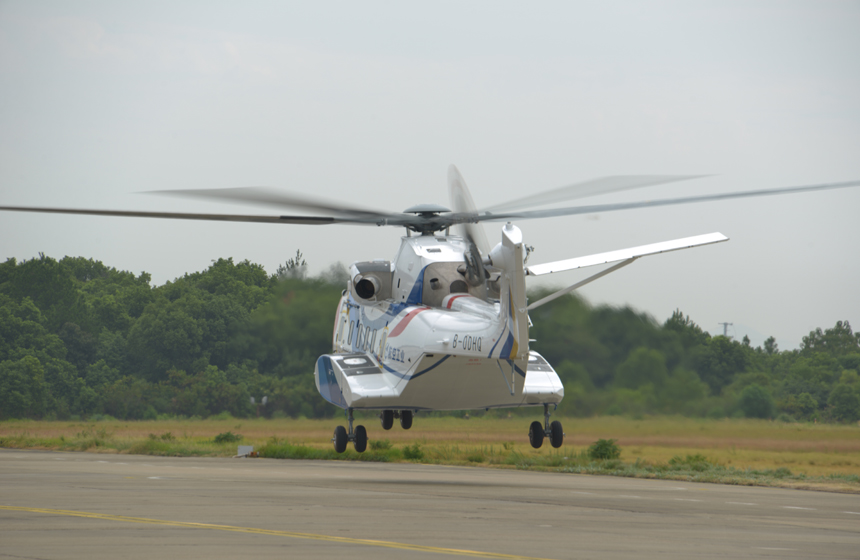 9月7日，AC313A第二架科研样机PT02架机在景德镇吕蒙机场成功首飞。张翼 摄