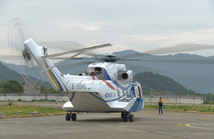 9月7日，AC313A第二架科研樣機PT02架機在景德鎮呂蒙機場成功首飛。張翼 攝