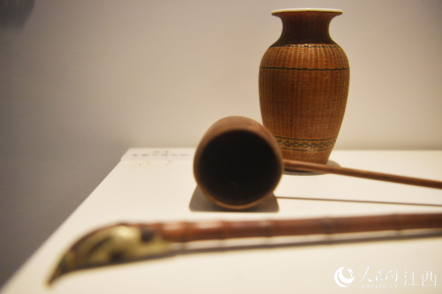 竹編博物館內展出的各類竹編展品。 人民網 時雨攝